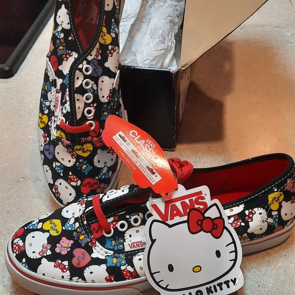 *UNWORN* Authentic 2012 Vans Lo Pro Hello Kitty Sneakers
